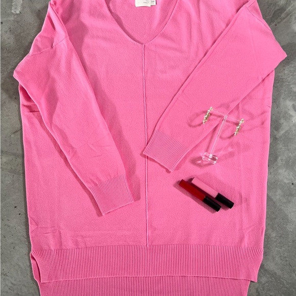 Front Seam V-Neck Sweater - Picture 2 of 2